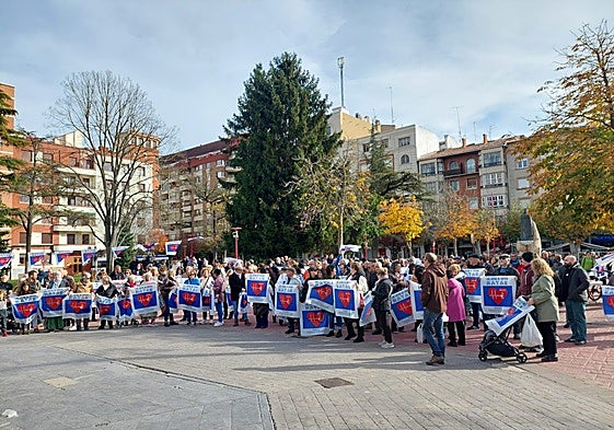 Centenares de personas se han reunido en el parque Antonio Machado