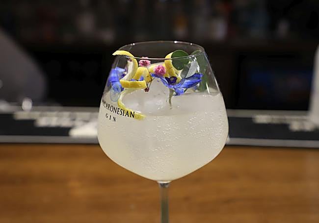 El bar de Mónica es especialista en combinados con ginebra.