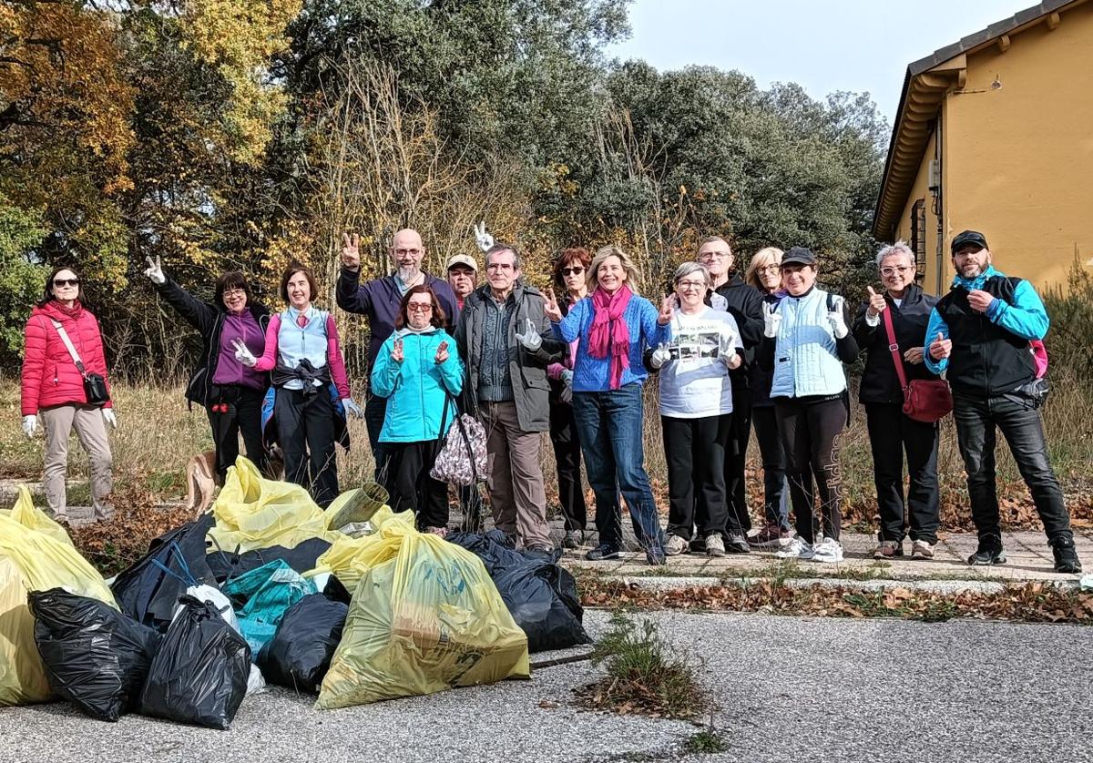 Voluntarios que participaron en la recogida de 'basuraleza'.