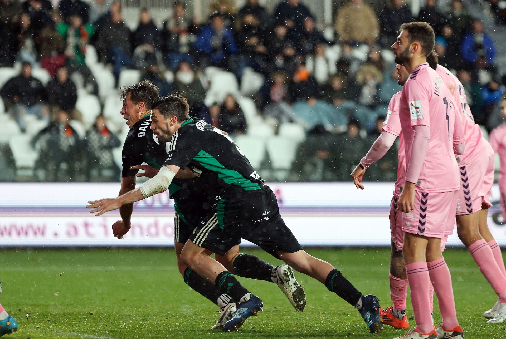 David López da tres puntos de oro al Burgos en el descuento