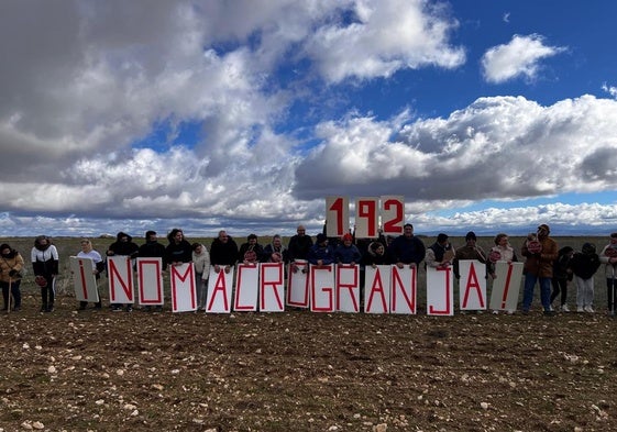 Caminata de los vecinos de Fuentemolinos y otras localidades cercanas.