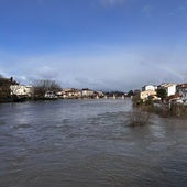 El Ebro reduce su amenaza en Miranda