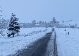 El Páramo de Masa se ha despertado con una buena nevada.