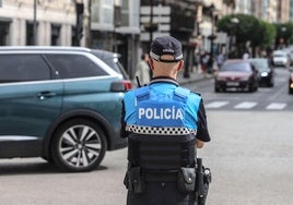 Imagen de archivo de un agente de la Policía Local de Burgos.