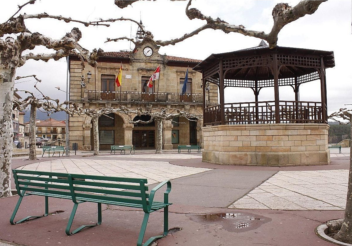 Plaza de Quintanar de la Sierra.