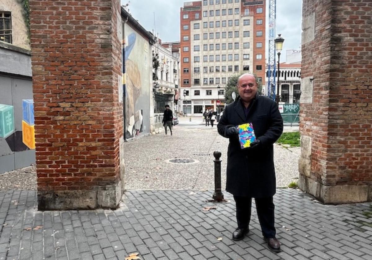 El profesor Manuel Cámara presenta el viernes su libro.