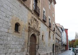 El Museo de Burgos visto desde la calle Calera.