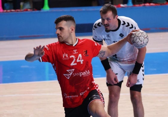 El jugador del UBU San Pablo, Jaime González, durante el partido.