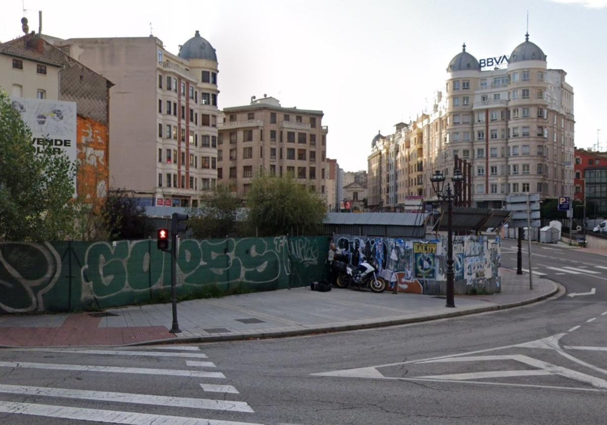 El solar que afea la plaza Vega de Burgos.