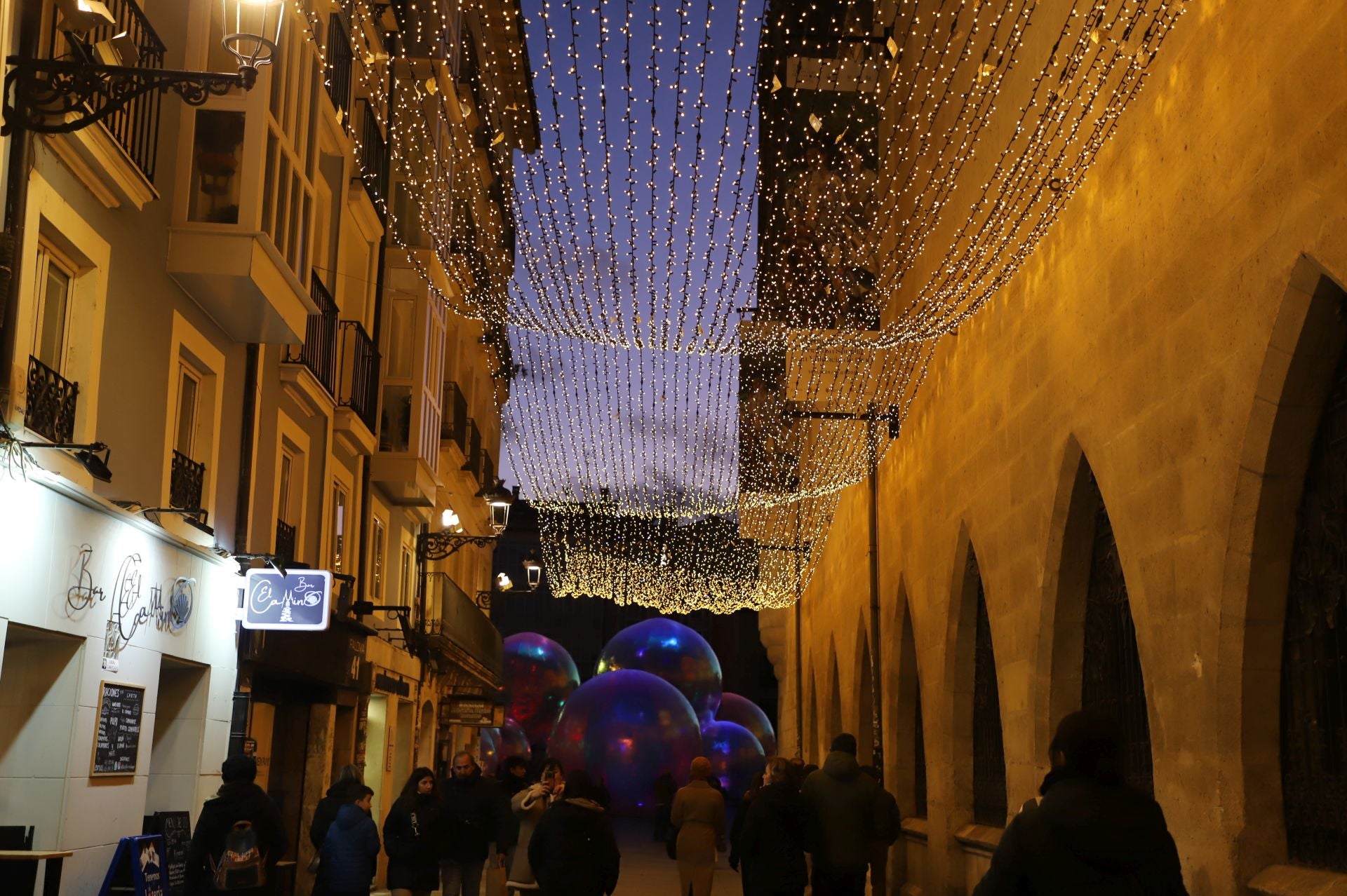 Así es el espectáculo navideño de burbujas gigantescas, luces y música de Burgos