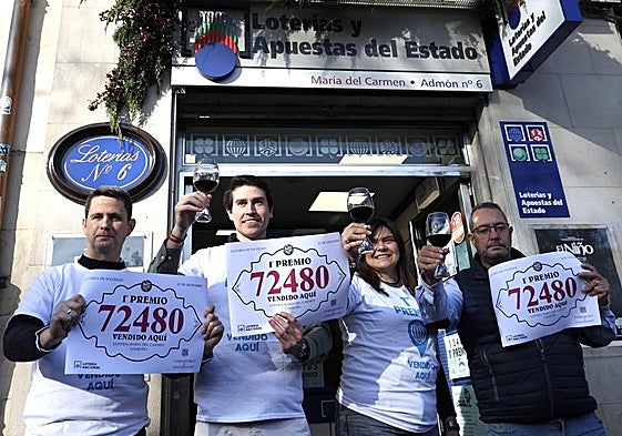 Los loteros de Logroño encargados de repartido el Gordo.