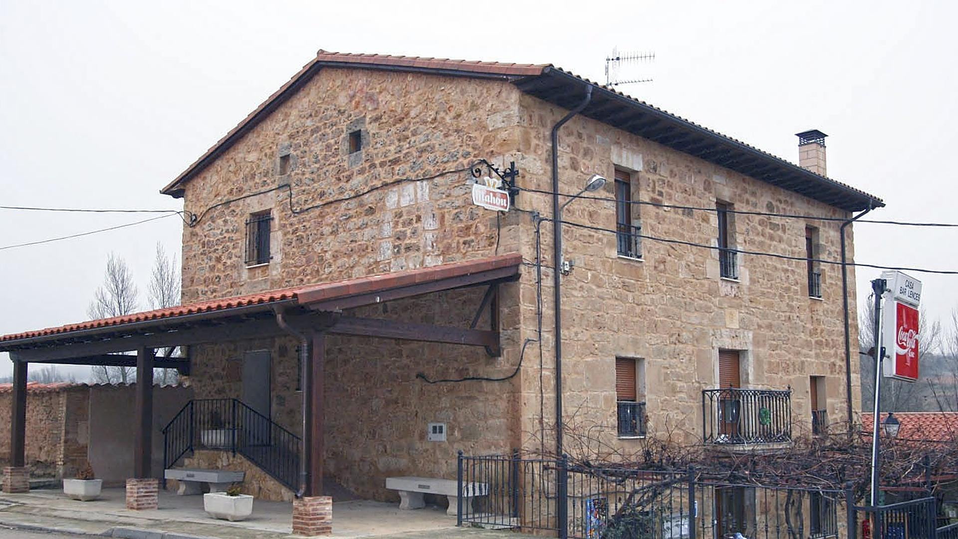 La casa rural de ocho habitaciones que ofrecen gestionar por 300 euros al mes en Burgos | BURGOSconecta
