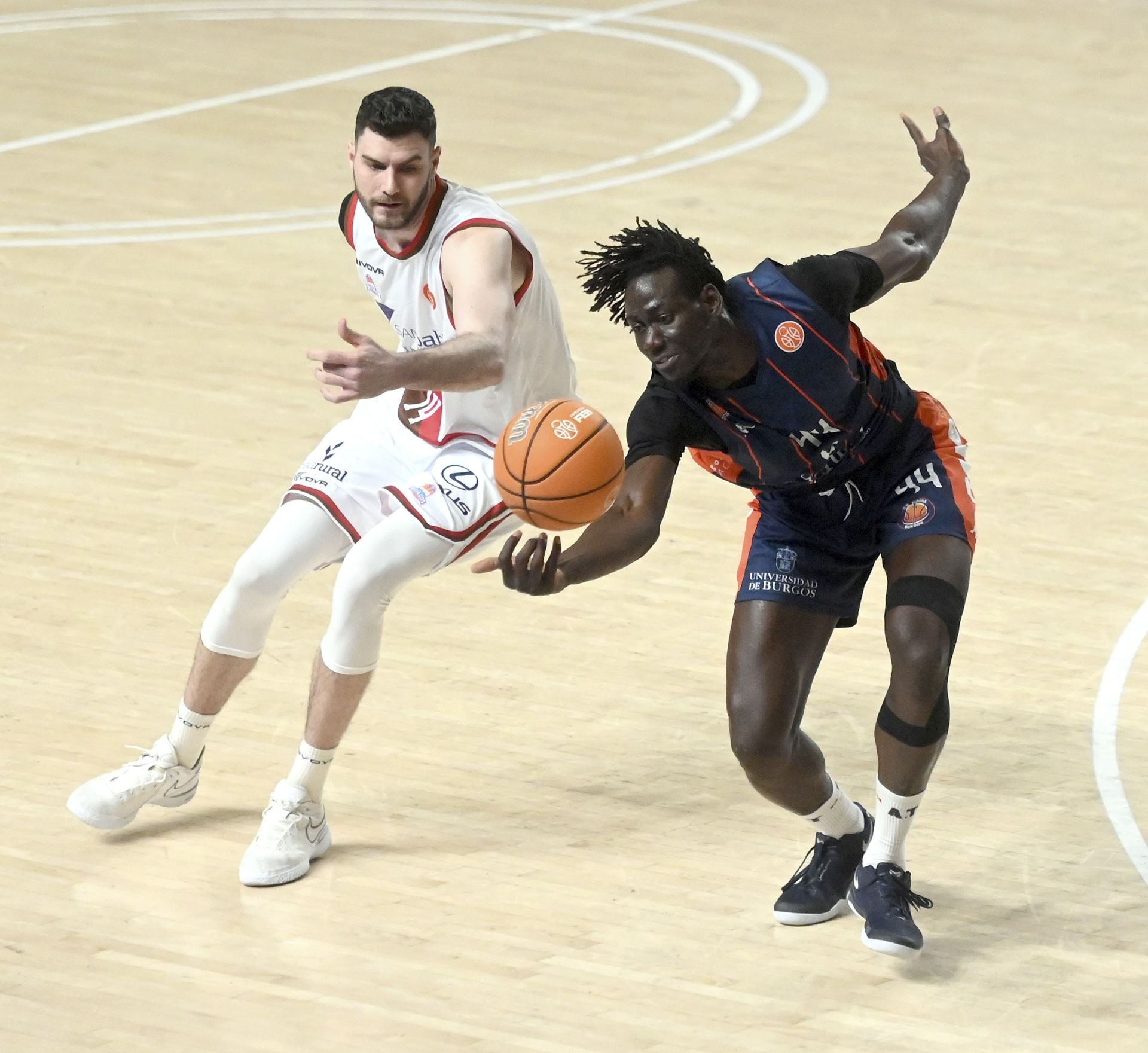 El derbi burgalés de baloncesto, en imágenes