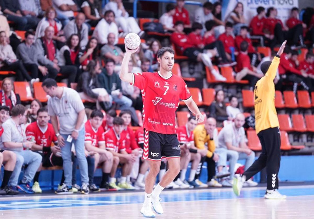 Álex Chan, en un encuentro con el UBU San Pablo Balonmano Burgos