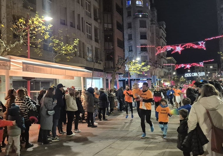 Centenares de personas han participado en la tradicional San Silvestre mirandesa