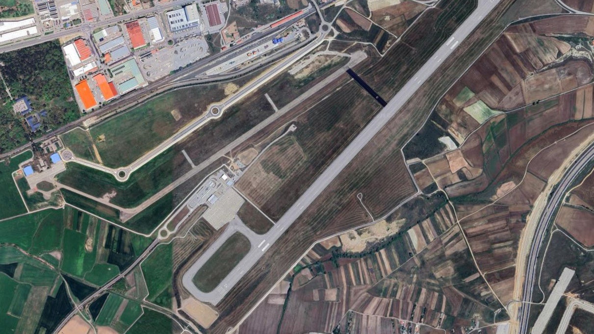 Imagen después - El aeropuerto es una realidad desde hace años, aunque su actividad es menor