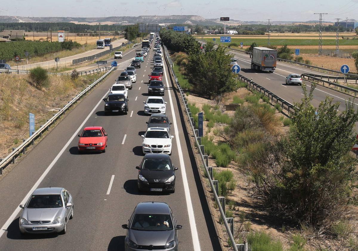 Tráfico intenso en las carreteras de la provincia burgalesa.