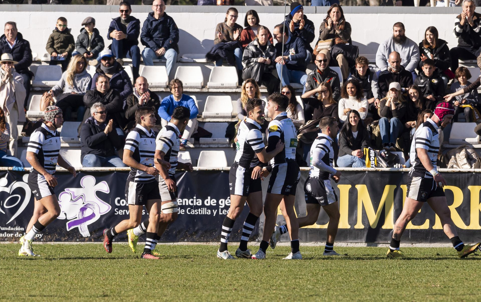 El partido entre El Salvador y el Recoletas Burgos, en imágenes