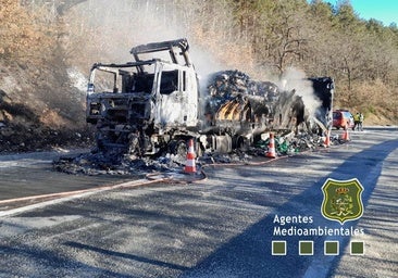 El incendio de un camión corta la N-120 en La Pedraja