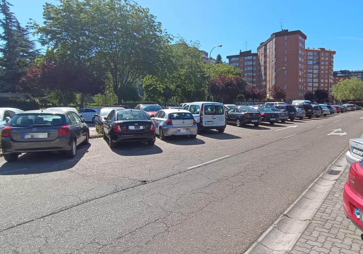 El PP proyecta un aparcamiento en altura en la calle María Amigo.