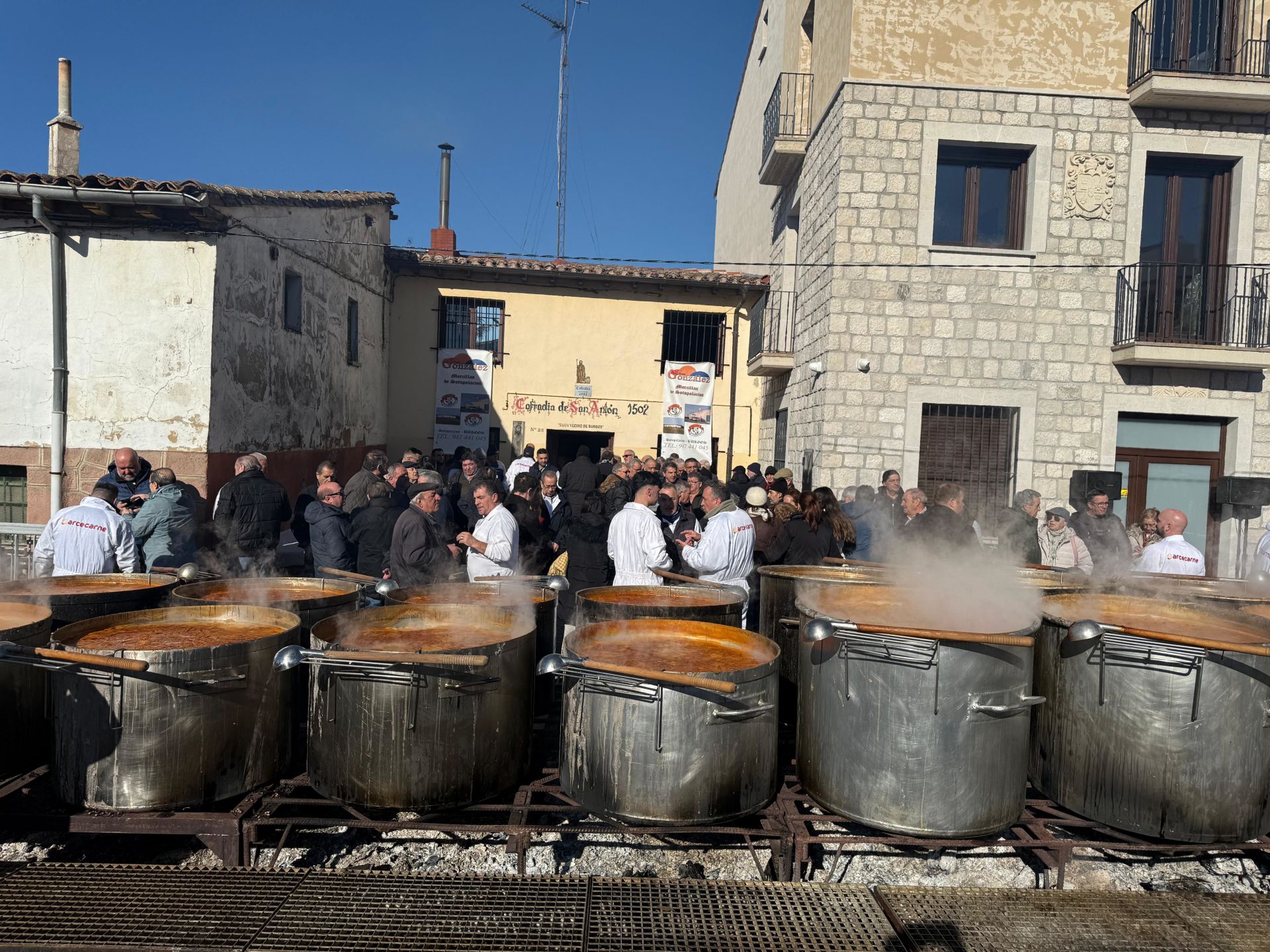 Así ha sido, en imágenes, el tradicional reparto de &#039;Los Titos&#039;