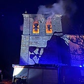 Arde el campanario de la iglesia de Hacinas
