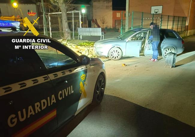 El sospechoso se estampó con el coche robado contra un muro.