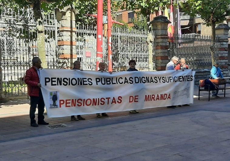 Decenas de pensionistas se sumaron a la primera concentración del año