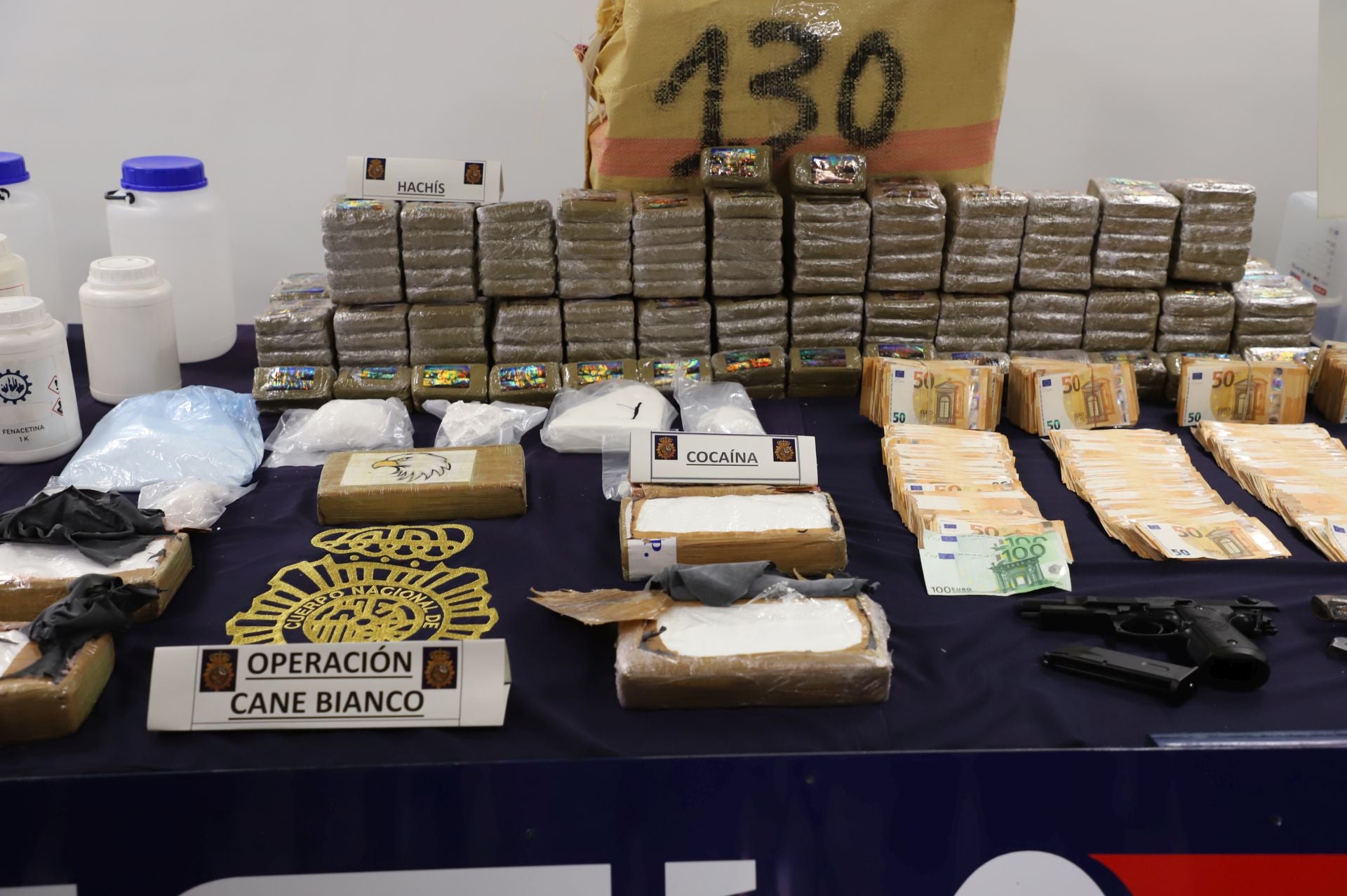 Kilos de droga, armas, coches y dinero en metálico, el alijo incautado en Burgos