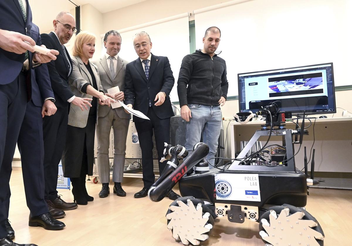 La consejera de Industria, Comercio y Empleo, Leticia García, en la inauguración del laboratorio.