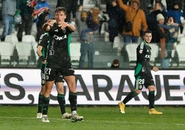 David López celebra el gol conseguido con el Burgos CF.