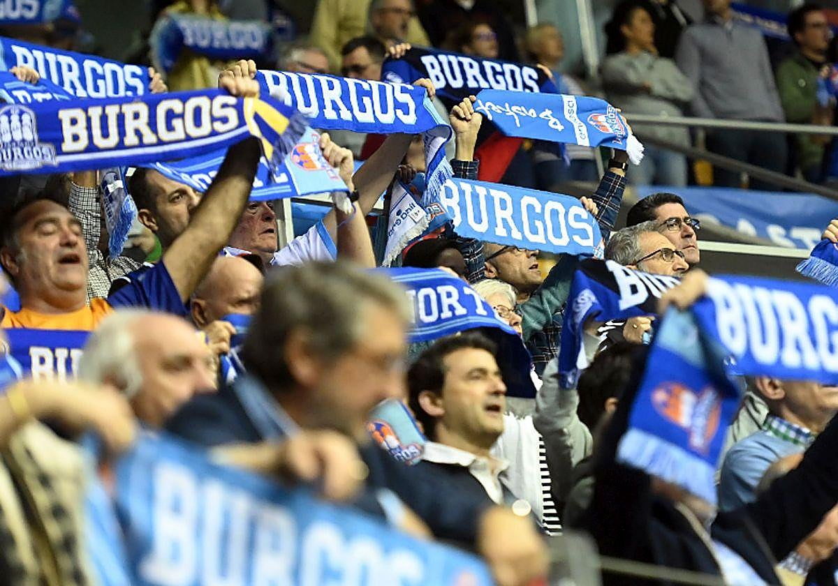Afición del Silbö San Pablo Burgos durante un encuentro.