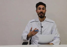 El experto en dermocosmética, Alberto León, explica el paso a paso de una buena limpieza de piel.
