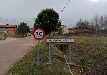 La protesta que pone del revés los letreros de varios municipios de Burgos