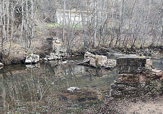 Estado de la pasarela sobre el río Ebro en el Valle de Sedano.