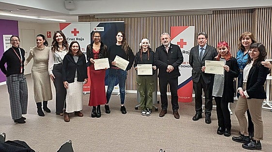 15 personas se habilitan en Burgos para trabajar en residencias gracias a Cruz Roja