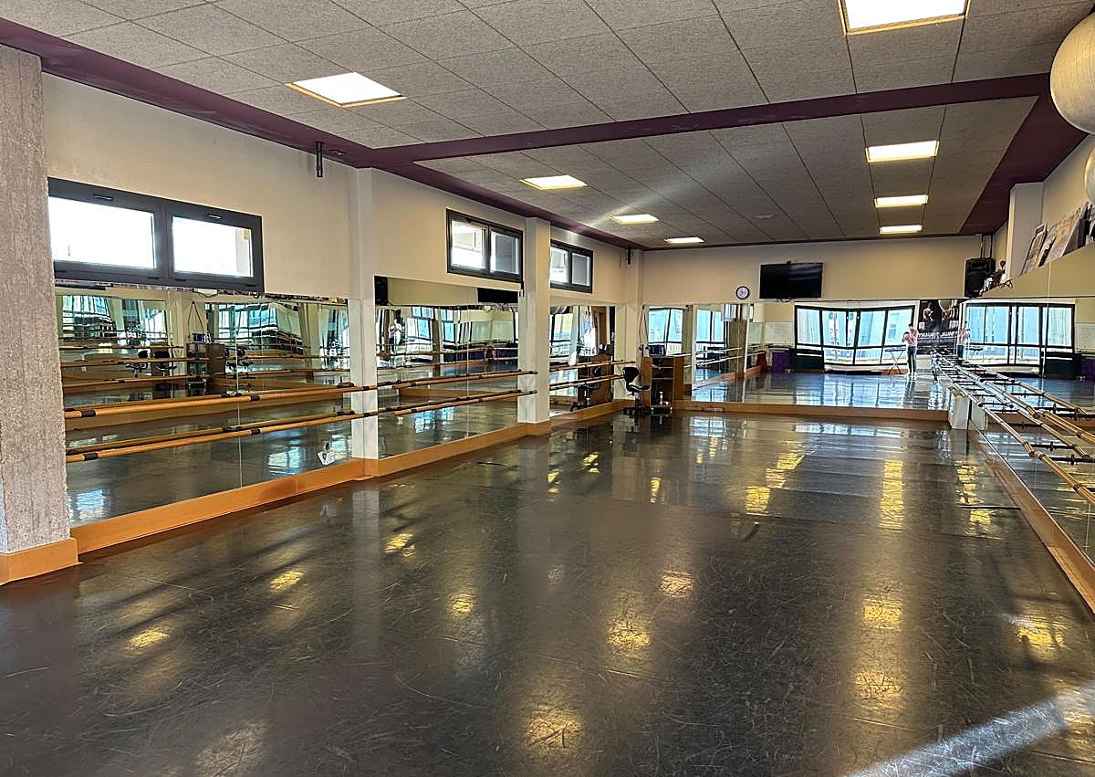 Imagen secundaria 1 - ¡Ponte en forma con Yoga Aéreo!