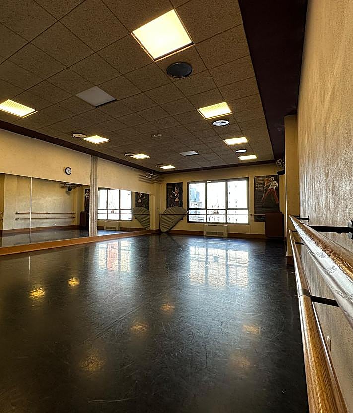 Imagen secundaria 2 - ¡Ponte en forma con Yoga Aéreo!