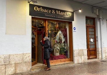 Abre una tienda de trajes tradicionales en el centro de Burgos