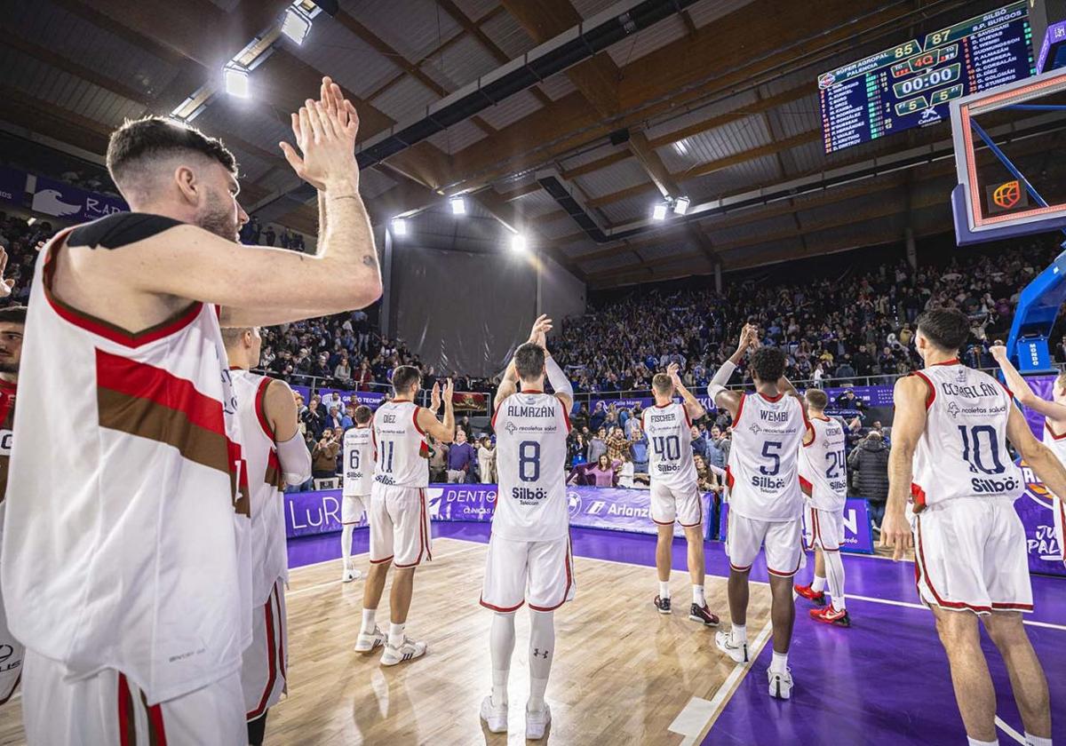 El Silbö San Pablo festejó la victoria con su afición.