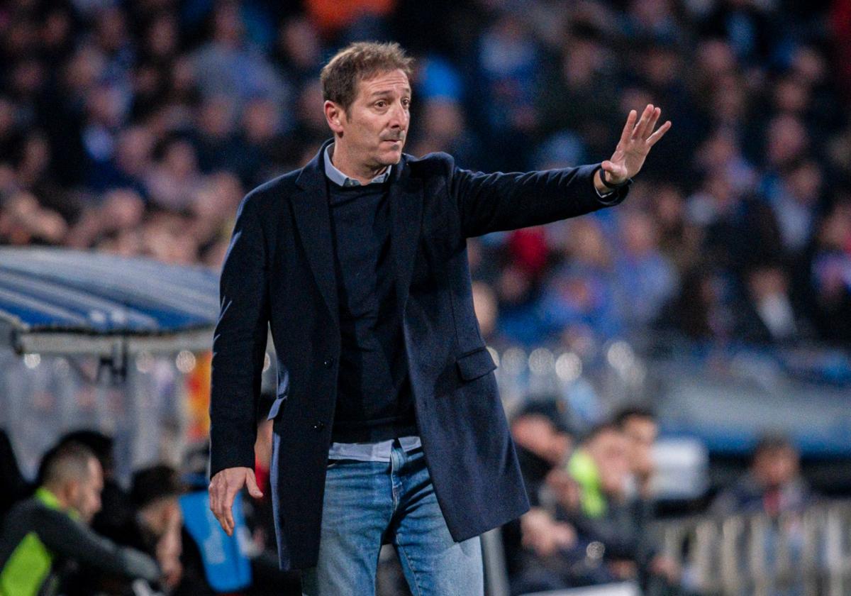 Luis Miguel Ramis, entrenador del Burgos CF en La Romareda
