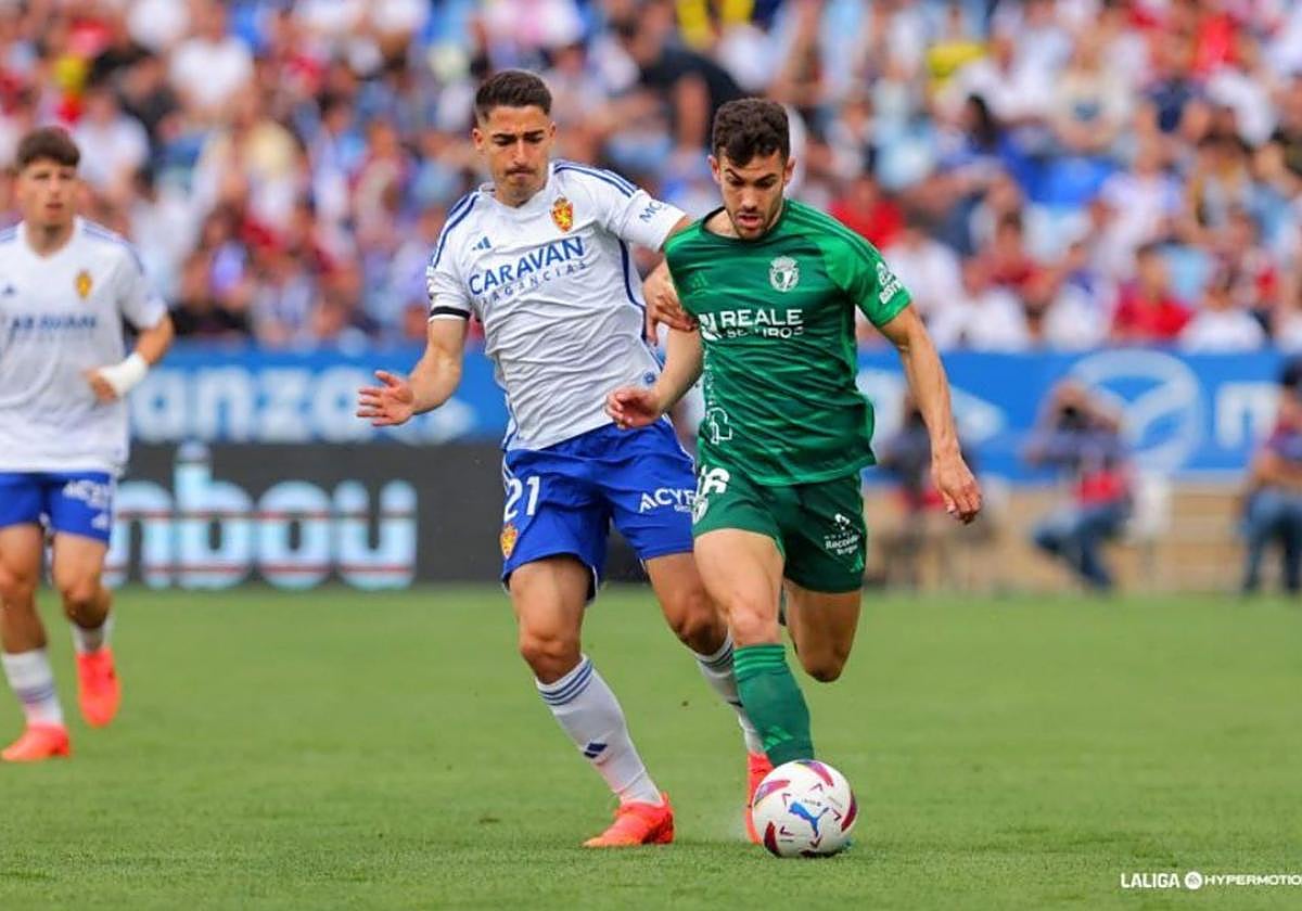 Jugadores del Real Zaragoza y del Burgos CF en la temporada 2023-2024