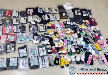 Requisan un curioso botín a dos hombres en Burgos con decenas de calcetines y medias