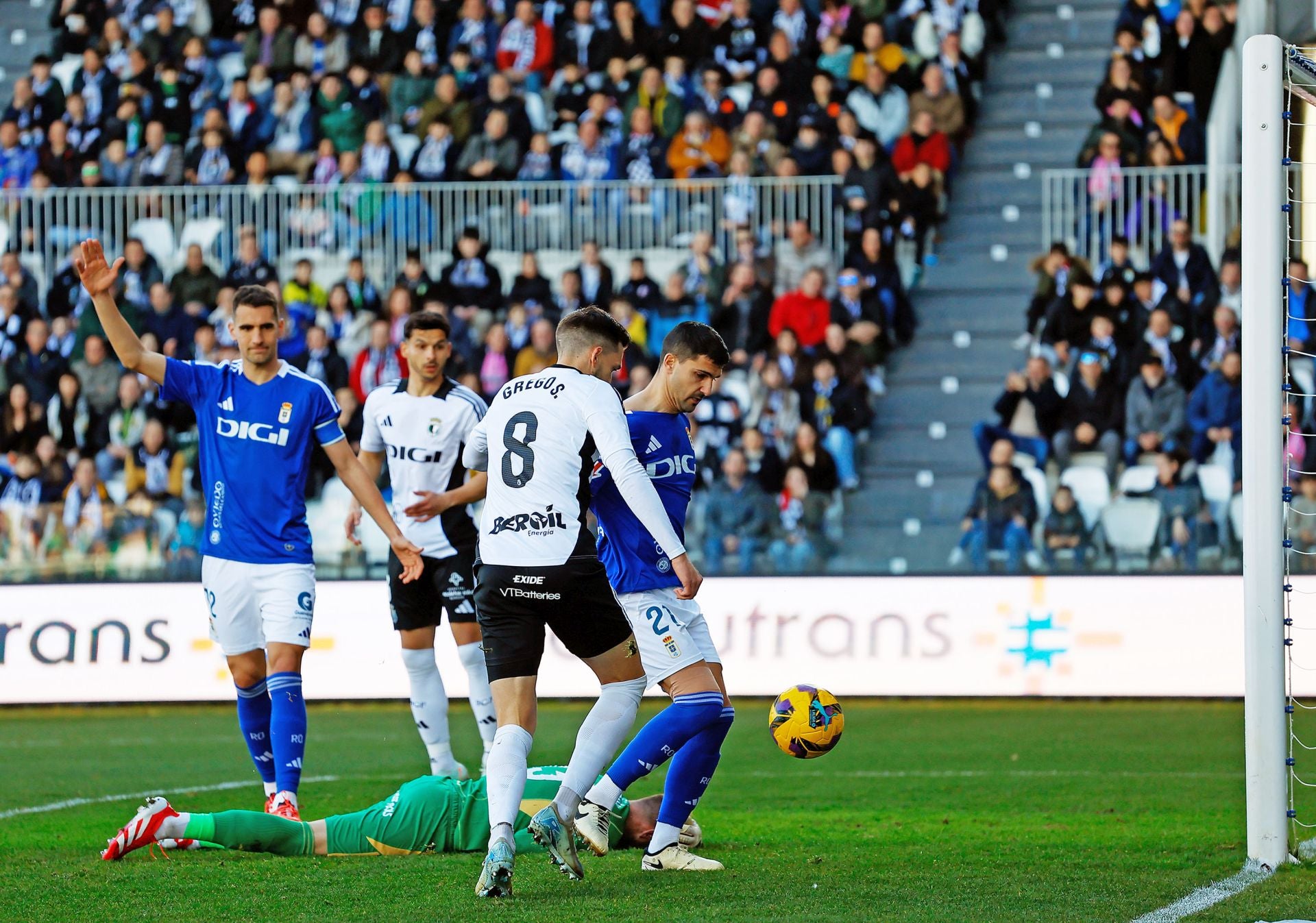 El Burgos deja escapar los tres puntos de El Plantío frente al Real Oviedo