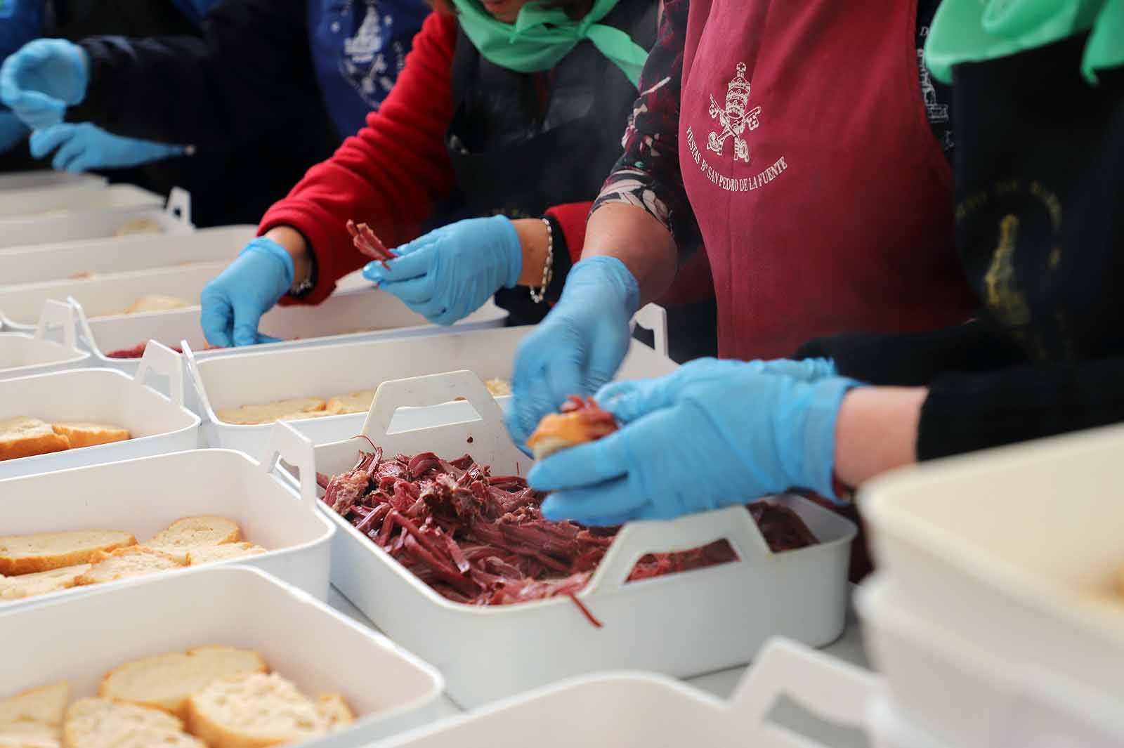 Así ha sido, en imágenes, el tracional reparto de cecina
