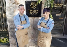 Diego González y Laura Rodríguez en su local de Burgos, Tiempos Líquidos.