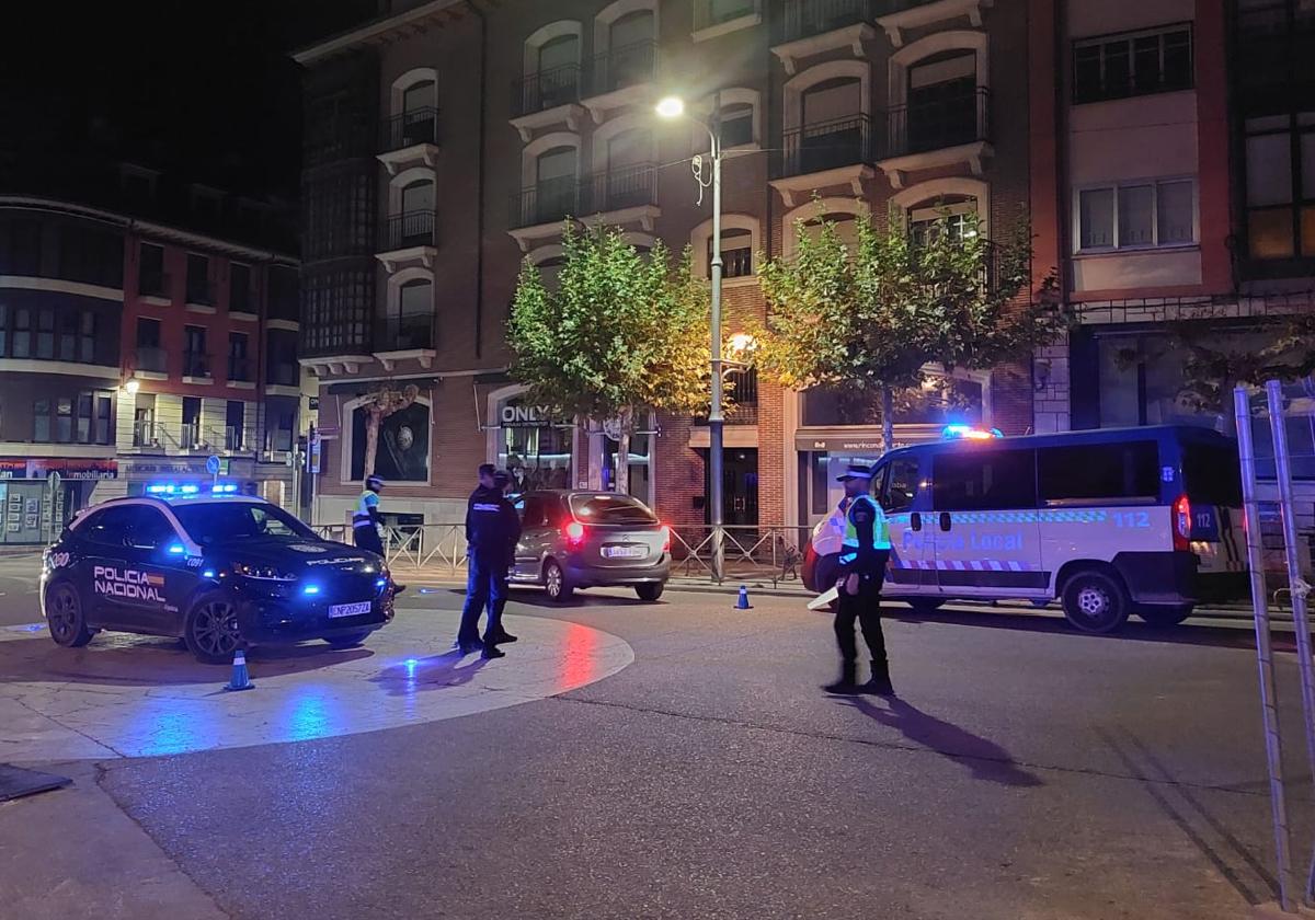 Actuación de la Policía Local de Aranda durante la noche.