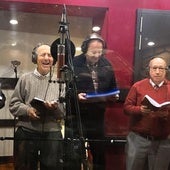 Algunos miembros del coro en la grabación del disco en Aranda.