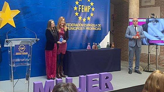 La alcaldesa de Miranda recibe un premio por la lucha contra la violencia de género
