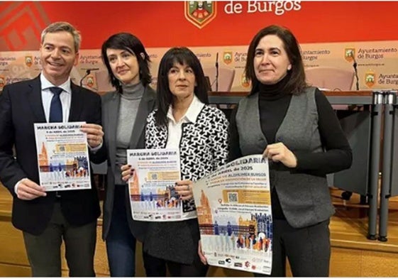 El concejal de Deportes, César Barriada, la presidenta del Congreso de Enfermería, Rosana Gutiérrez, la diputada provincial, Inma Sierra y la presidenta de Afabur, Raquel Moreno, en la presentación de la Marcha.